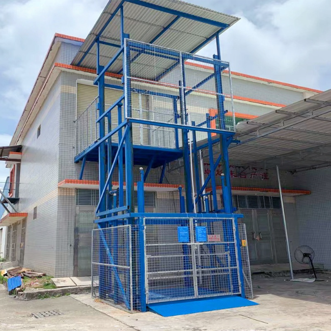 洛江建材厂室外升降货梯安装